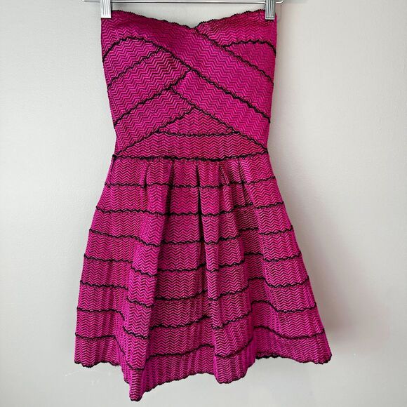 WOW Couture World of Women Fit & Flare Strapless Hot Pink Dress Womens Small - Picture 1 of 7